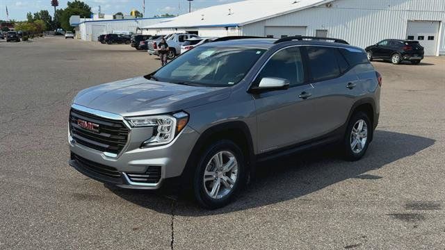 Certified 2023 GMC Terrain SLE w/ Driver Convenience Package AWD/4WD image 4