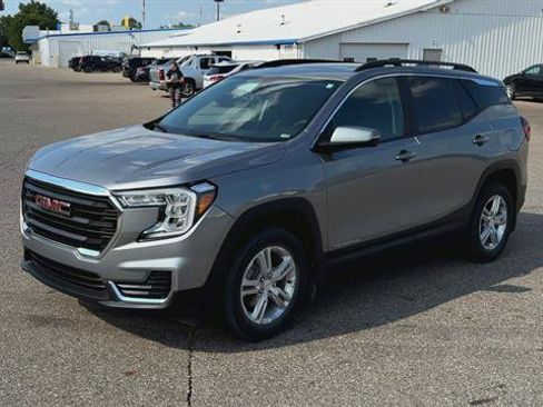 Used 2023 GMC Terrain SLE w/ Driver Convenience Package AWD/4WD image 4