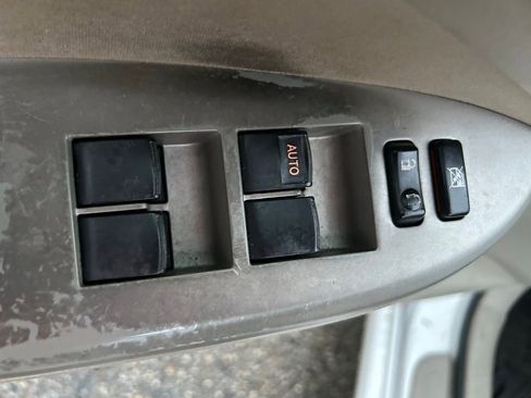 Used 2010 Toyota Corolla LE image 16