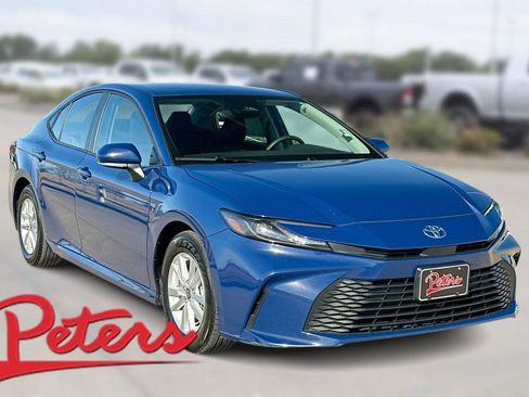 Used 2025 Toyota Camry LE image 1