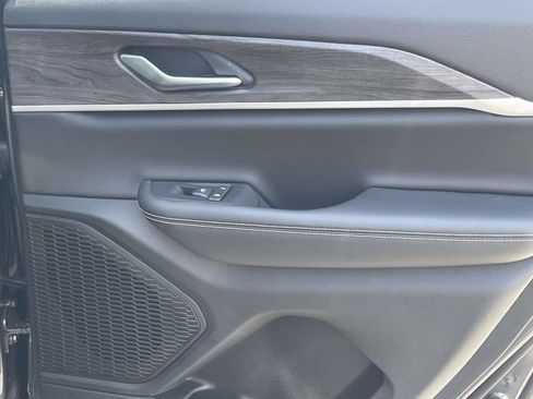 Certified 2023 Jeep Grand Cherokee Limited w/ Black Appearance Package AWD/4WD image 19