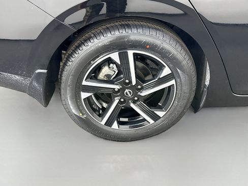 Used 2025 Nissan Sentra SV FWD image 33