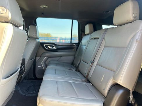 Used 2021 Chevrolet Suburban LT RWD image 14