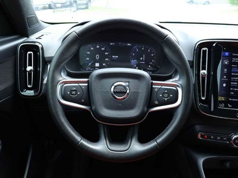 Used 2019 Volvo XC40 T5 Momentum AWD/4WD image 14