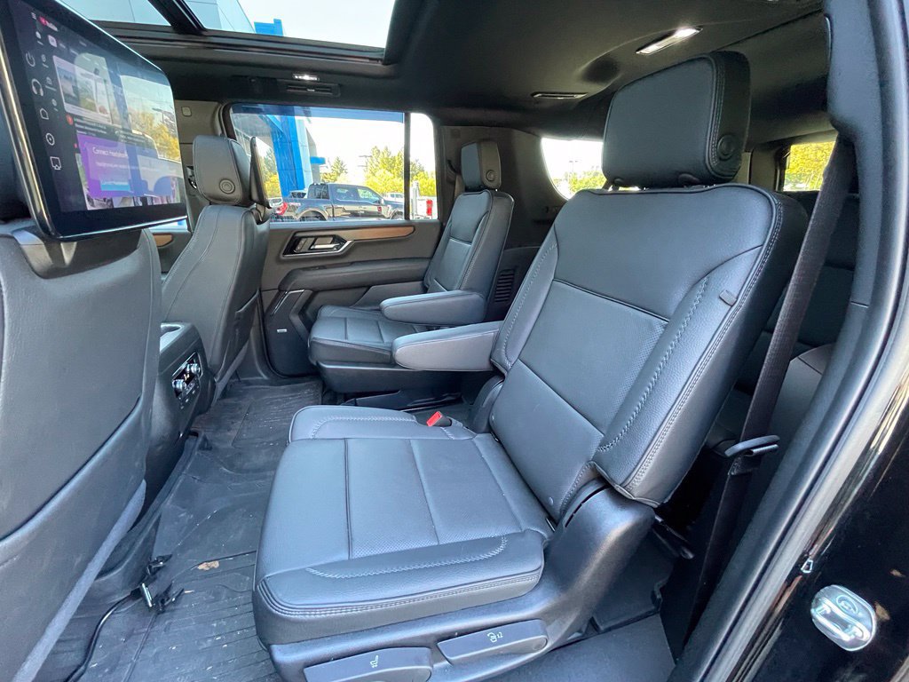 Used 2025 GMC Yukon XL Denali w/ Advanced Technology Package AWD/4WD image 28
