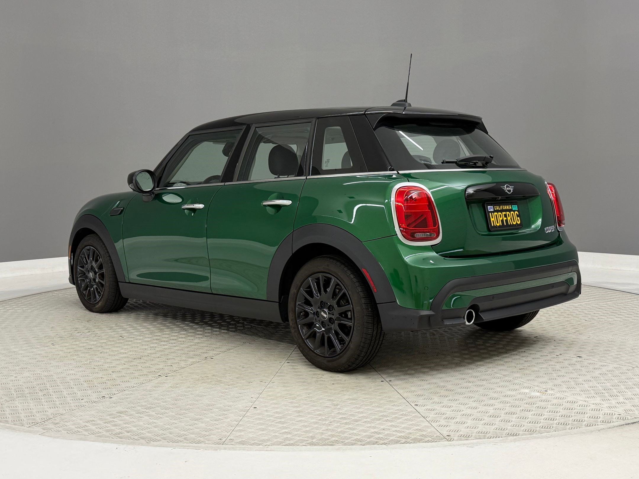 Used 2023 MINI Cooper 4-Door Hardtop FWD image 3
