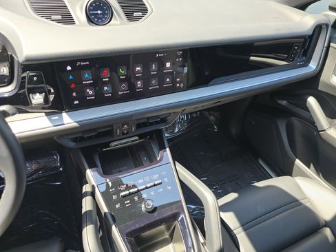 Certified 2025 Porsche Cayenne Coupe image 28