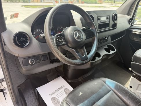 Used 2021 Mercedes-Benz Sprinter 2500 image 27