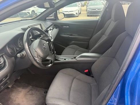 Used 2018 Toyota C-HR XLE FWD image 10