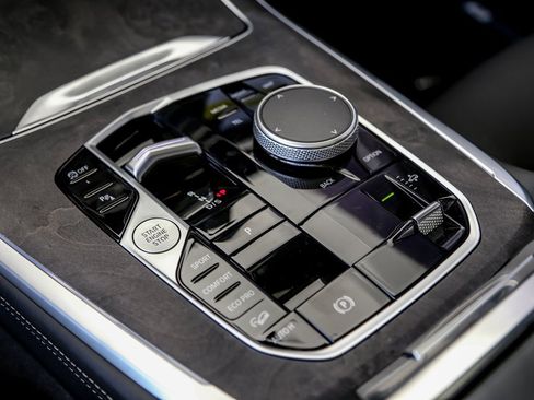 New 2026 BMW X7 xDrive40i w/ M Sport Package image 16