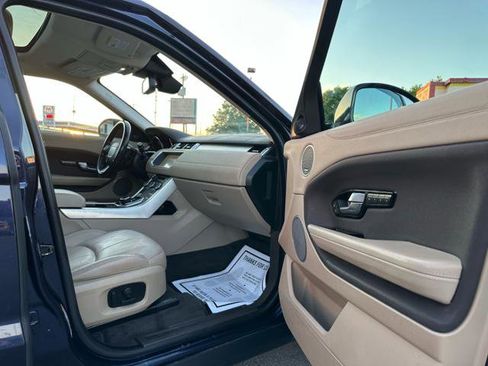 Used 2017 Land Rover Range Rover Evoque SE AWD/4WD image 19