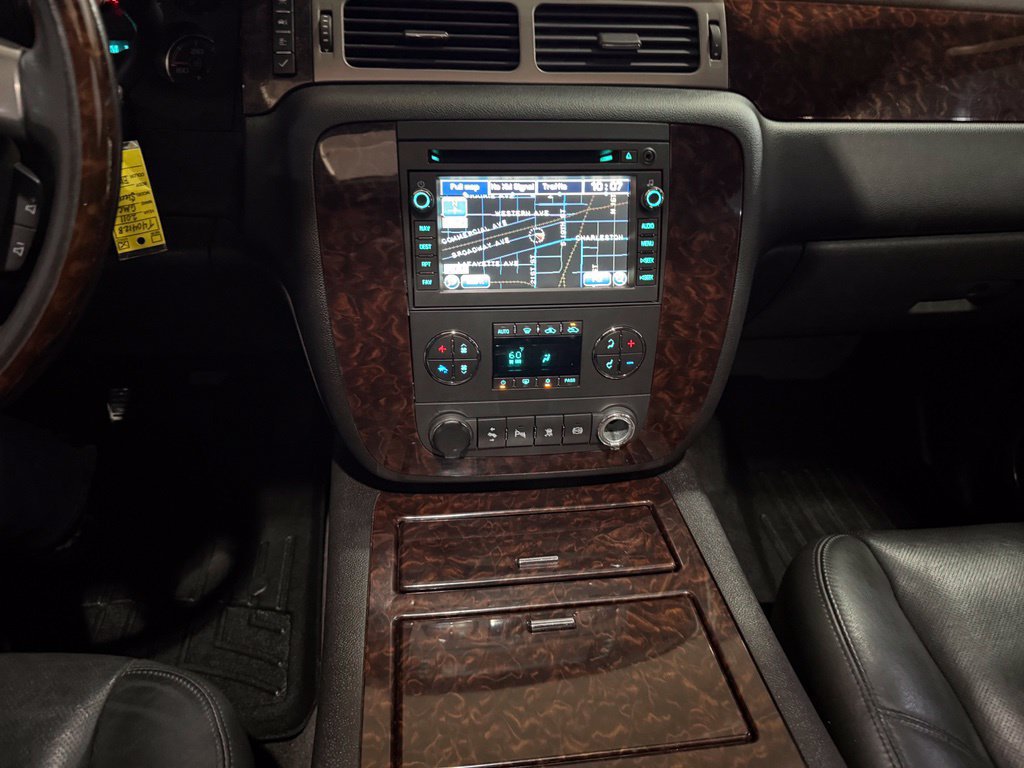 Used 2011 GMC Sierra 2500 Denali w/ Suspension Package, Off-Road AWD/4WD image 18