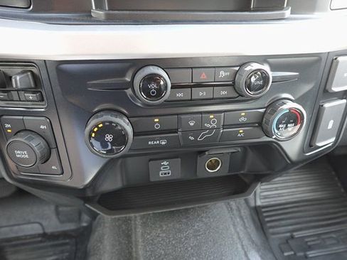 New 2025 Ford F550 4x4 Supercab Super Duty image 17