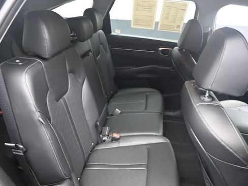Used 2025 Kia Sorento S FWD image 25
