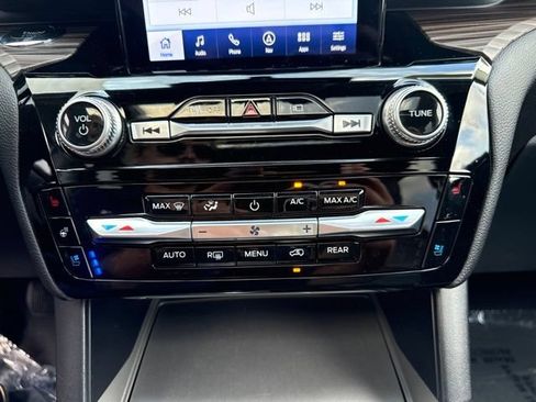 Used 2023 Ford Explorer Limited w/ Limited Technology Package AWD/4WD image 16