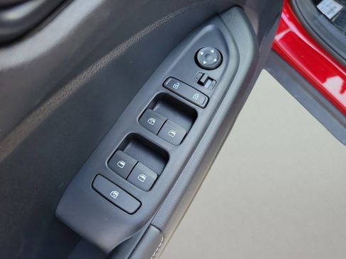 Used 2025 Hyundai Venue Limited FWD image 10