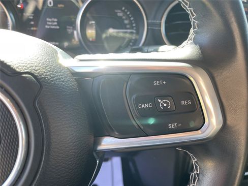 Used 2022 Jeep Wrangler Unlimited Sahara AWD/4WD image 16