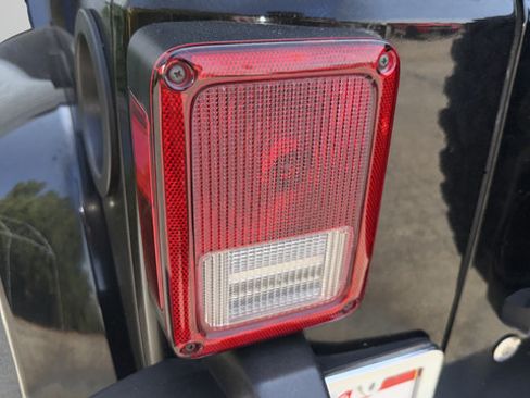 Used 2013 Jeep Wrangler Unlimited Sahara w/ Connectivity Group AWD/4WD image 25