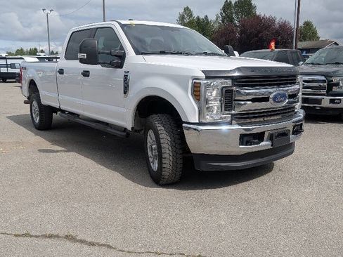 Used 2019 Ford F350 XLT w/ Camper Package AWD/4WD image 9