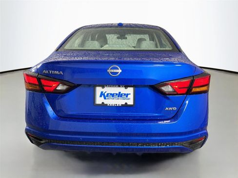 Used 2025 Nissan Altima 2.5 SV image 5