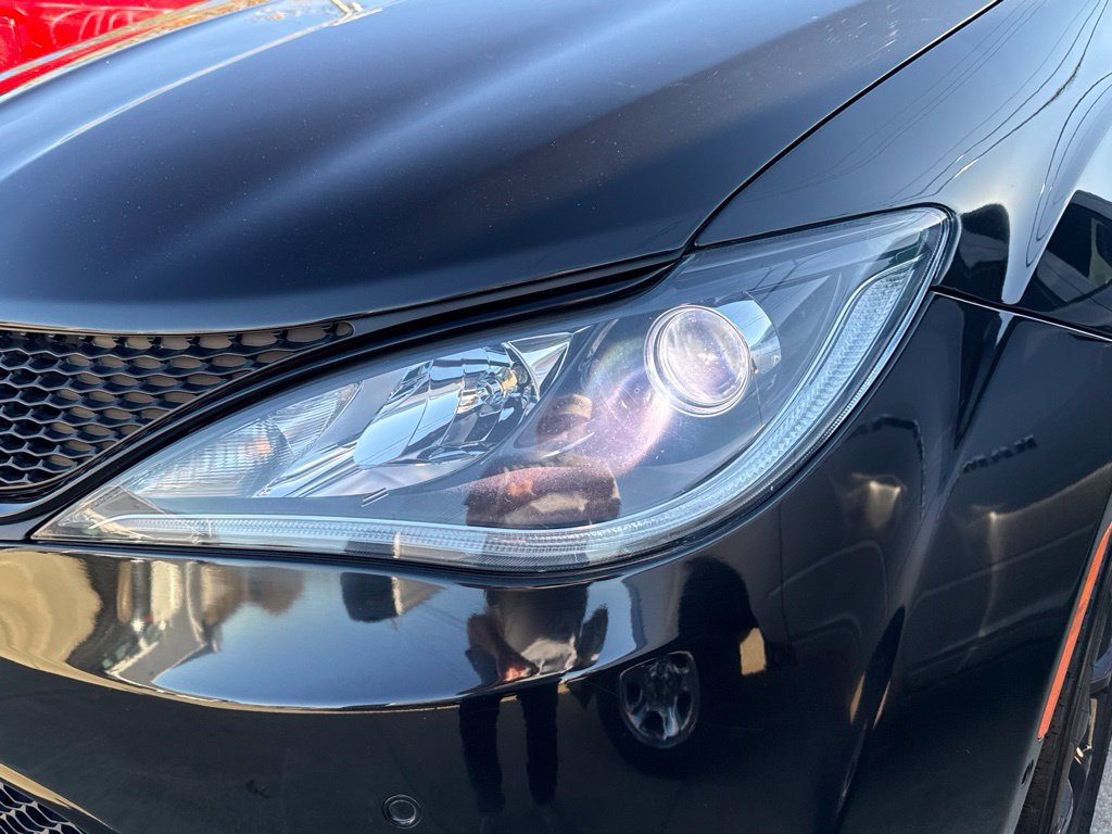 Used 2020 Chrysler Pacifica Limited w/ Advanced Safetytec Group FWD image 28