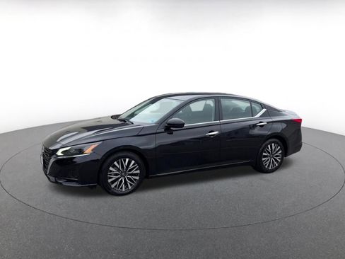 Used 2025 Nissan Altima 2.5 SV FWD image 8