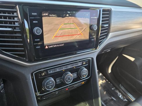 Used 2022 Volkswagen Atlas Cross Sport SE FWD image 21