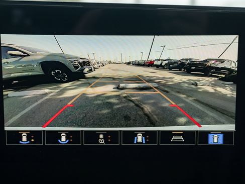 Used 2025 Buick Encore GX Avenir w/ Avenir Technology Package image 32