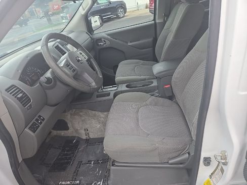Used 2018 Nissan Frontier SV AWD/4WD image 13