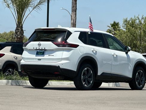 Used 2024 Nissan Rogue SV AWD/4WD image 4