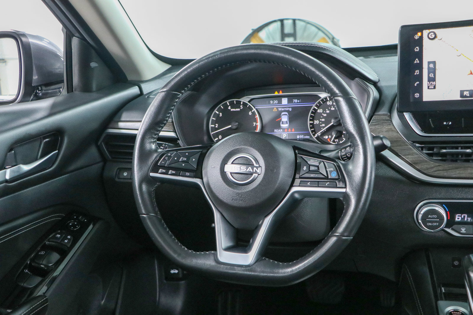 Used 2023 Nissan Altima 2.5 SL FWD image 12