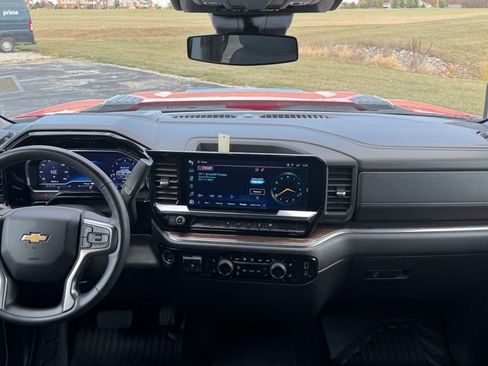 Used 2024 Chevrolet Silverado 2500 LT w/ Convenience Package image 33