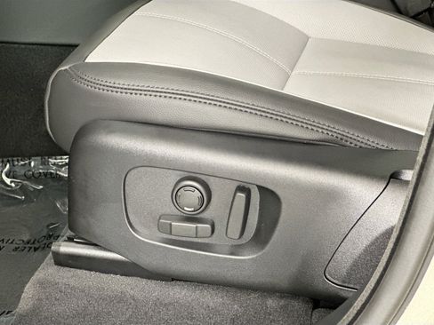 Used 2026 Land Rover Range Rover Velar Dynamic SE image 18