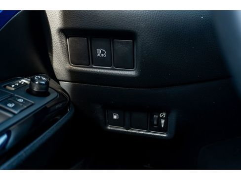 Used 2021 Toyota C-HR XLE FWD image 27