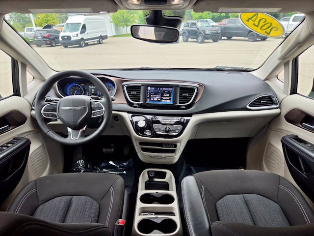 Used 2024 Chrysler Voyager LX FWD image 15