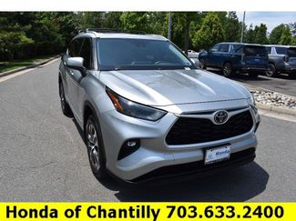 Used 2022 Toyota Highlander XLE AWD/4WD video 1