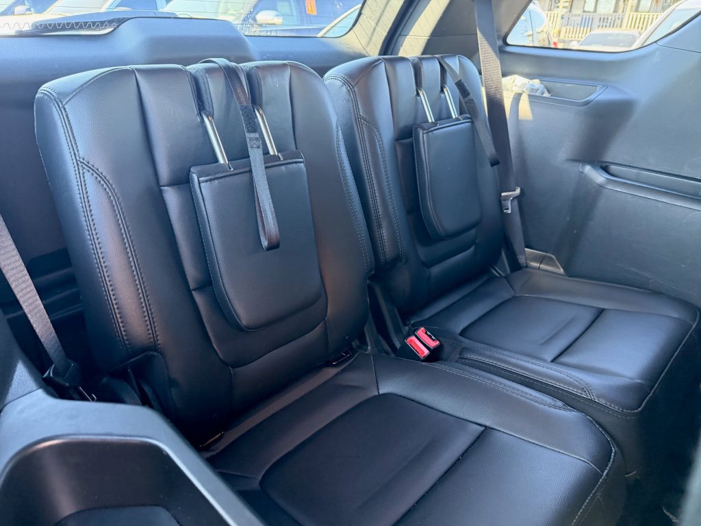 Used 2019 Ford Explorer XLT w/ Equipment Group 202A AWD/4WD image 16
