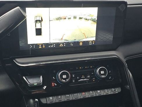 Used 2024 GMC Sierra 2500 AT4X w/ AT4X AEV Edition image 4