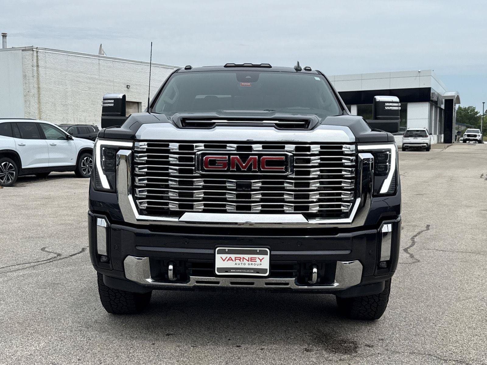 Used 2024 GMC Sierra 2500 Denali w/ Denali Reserve Package AWD/4WD image 3