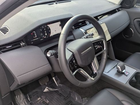 Used 2025 Land Rover Discovery Sport S image 10
