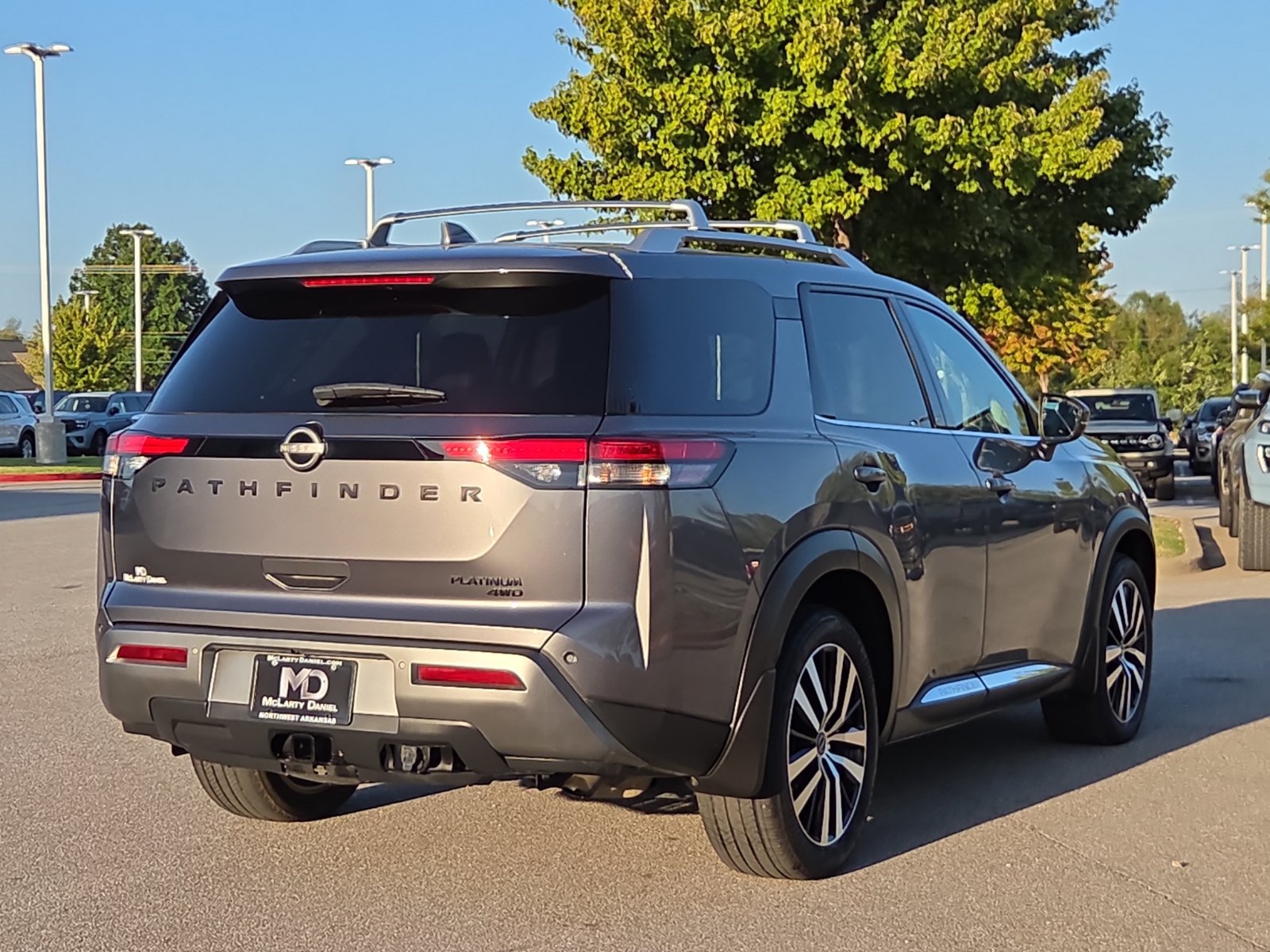 Used 2024 Nissan Pathfinder Platinum w/ Black Appearance Package AWD/4WD image 5