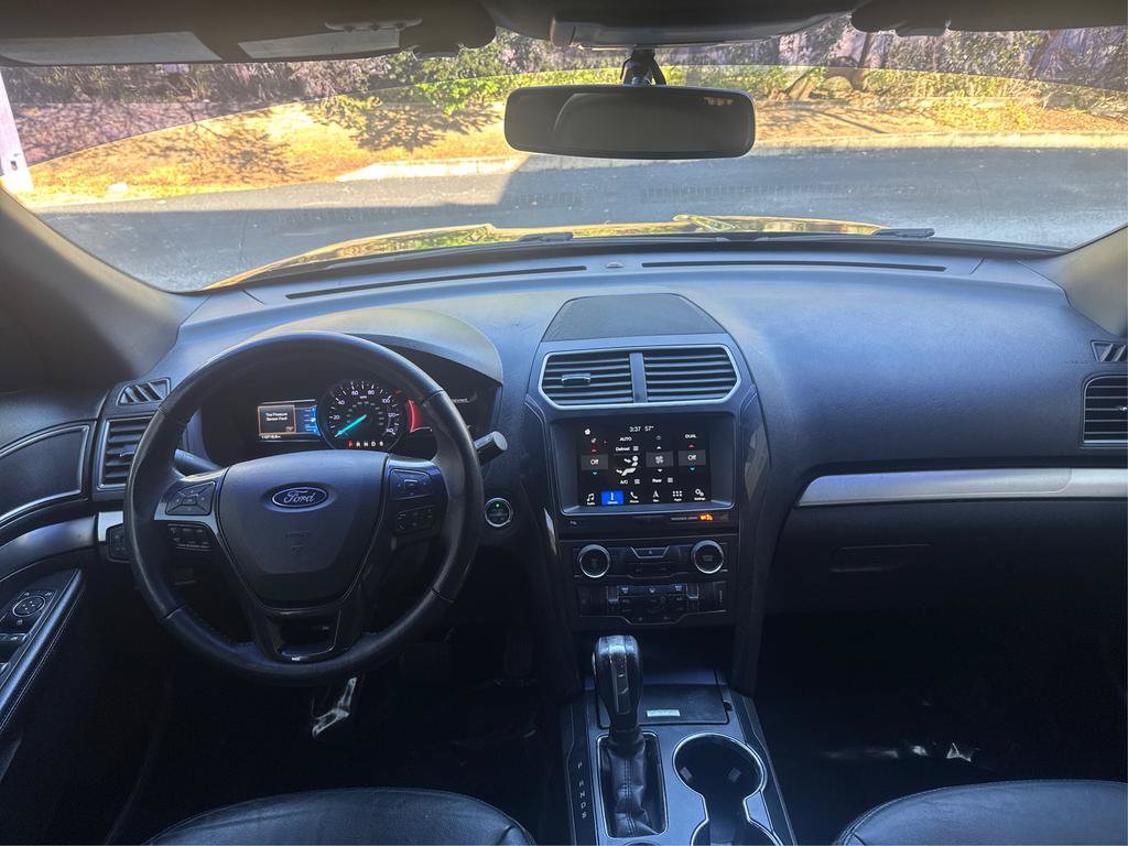 Used 2018 Ford Explorer XLT w/ Equipment Group 202A FWD image 13