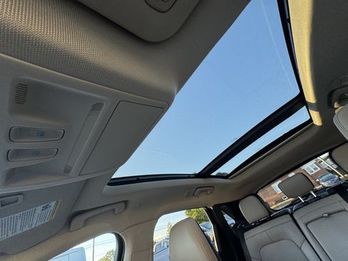 Used 2020 Ford Escape Titanium FWD image 16