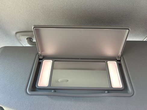 Used 2023 Jeep Grand Cherokee Laredo image 34