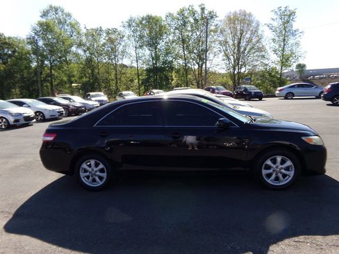 Used 2011 Toyota Camry LE image 3
