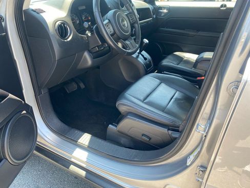 Used 2017 Jeep Patriot High Altitude AWD/4WD image 9