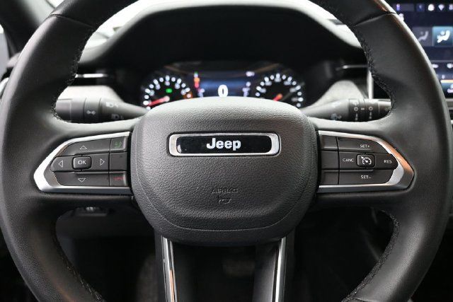 Used 2024 Jeep Compass Latitude AWD/4WD image 29