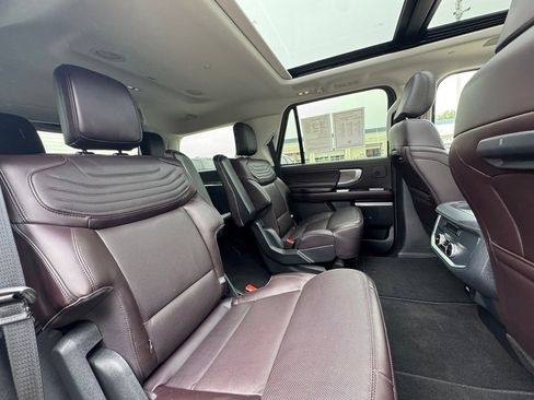 Used 2025 Ford Expedition Platinum w/ Platinum Ultimate Package AWD/4WD image 38