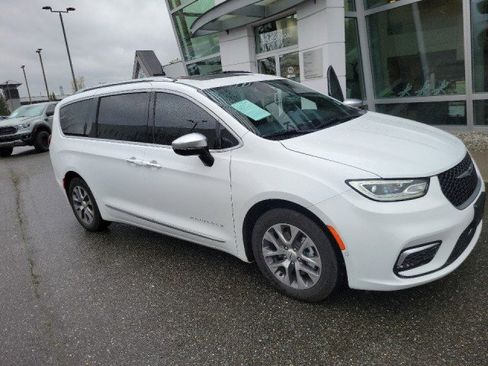 Used 2023 Chrysler Pacifica Pinnacle image 17