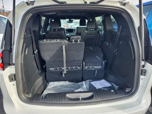 New 2025 Chrysler Pacifica Select w/ Fav Edition Package FWD image 6